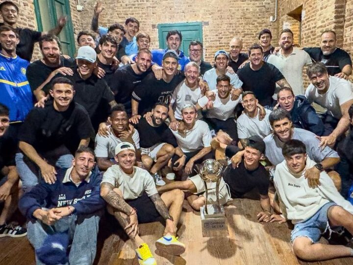 «Que la cuenten como quieran»: Rosario Central festejó su polémico título de campeón levantando el trofeo como Messi en Qatar
